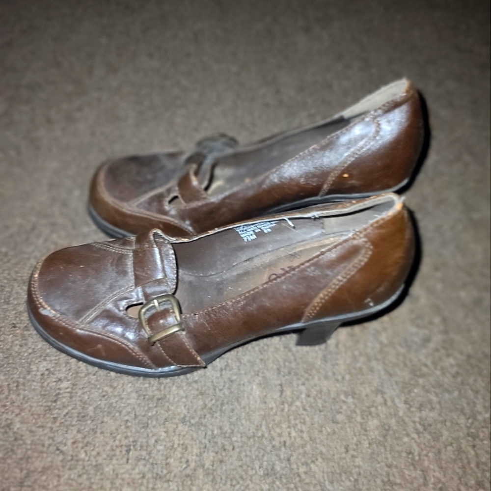 Hot cakes heels 7.5